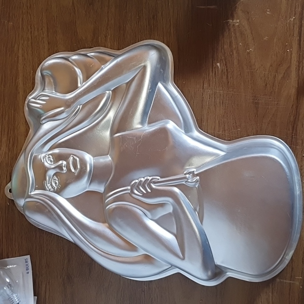 Vintage Barbie cake pan
